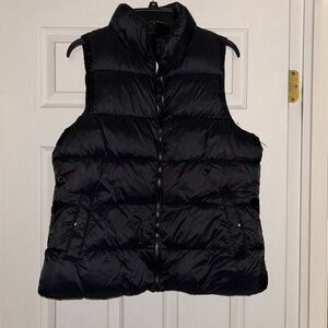 Old Navy Women's Black Puffer Vest